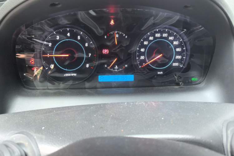 Used Chevrolet Captiva 2014 2.4L 4x4 Flagship Edition 7 Seats Odometer Close Up