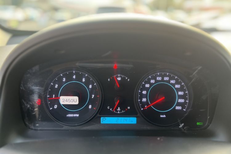 Used Chevrolet Captiva 2014 2.4L Two-Wheel Drive Urban Version 7 Seats Odometer Close Up