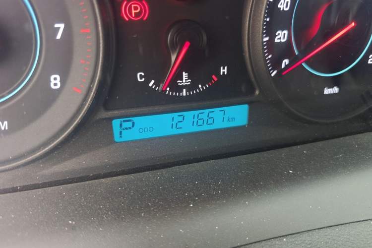 Used Chevrolet Captiva 2014 2.4L 4x4 Flagship Edition 7 Seats Odometer Close Up