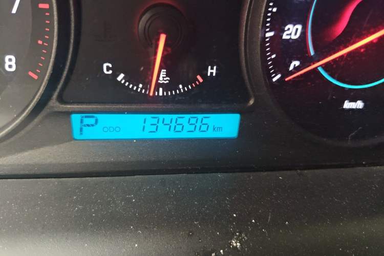 Used Chevrolet Captiva 2014 2.4L 4x4 Flagship Edition 7 Seats Odometer Close Up