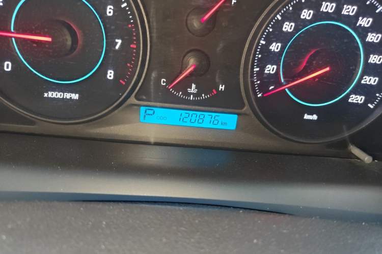 Used Chevrolet Captiva 2014 2.4L Two-Wheel Drive Urban Version 7 Seats Odometer Close Up
