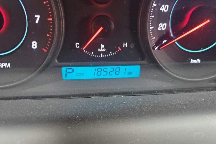 Used Chevrolet Captiva 2014 2.4L 4x4 Flagship Edition 7 Seats Odometer Close Up