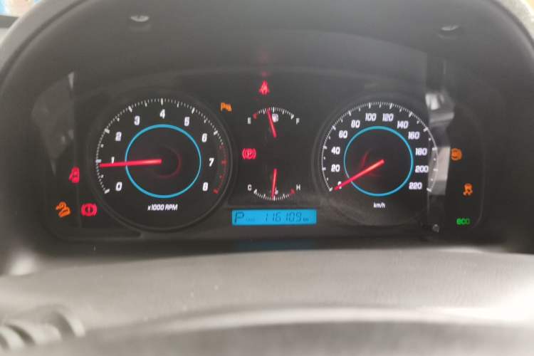 Used Chevrolet Captiva 2014 2.4L 4x4 Flagship Edition 7 Seats Odometer Close Up