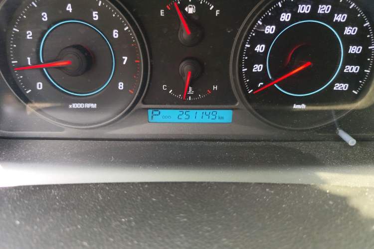 Used Chevrolet Captiva 2014 2.4L Two-Wheel Drive Urban Version 7 Seats Odometer Close Up