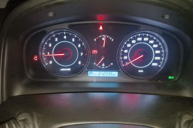 Used Chevrolet Captiva 2014 2.4L Two-Wheel Drive Urban Version 7 Seats Odometer Close Up