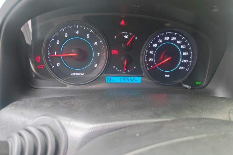 Used Chevrolet Captiva 2014 2.4L 4x4 Flagship Edition 7 Seats Odometer Close Up