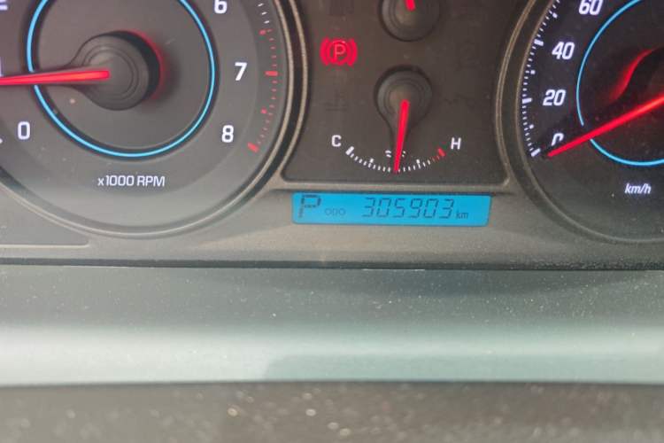 Used Chevrolet Captiva 2014 2.4L Two-Wheel Drive Urban Version 7 Seats Odometer Close Up
