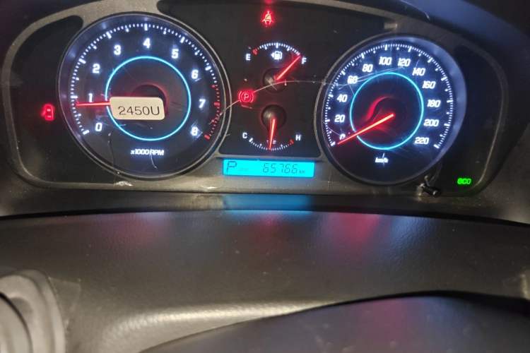 Used Chevrolet Captiva 2014 2.4L Two-Wheel Drive Urban Version 7 Seats Odometer Close Up