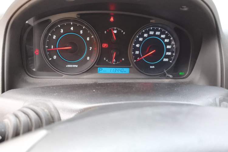 Used Chevrolet Captiva 2014 2.4L Two-Wheel Drive Urban Version 7 Seats Odometer Close Up