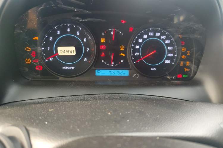 Used Chevrolet Captiva 2014 2.4L 4x4 Luxury Edition 5 Seats Odometer Close Up