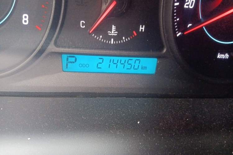 Used Chevrolet Captiva 2014 2.4L 4x4 Flagship Edition 7 Seats Odometer Close Up