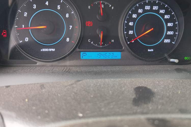 Used Chevrolet Captiva 2014 2.4L 4x4 Flagship Edition 7 Seats Odometer Close Up