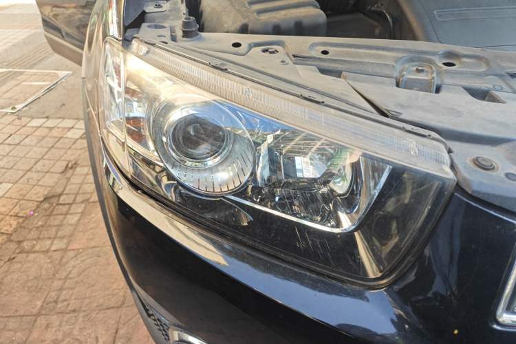 Used Chevrolet Captiva 2014 2.4L 4x4 Flagship Edition 7 Seats Right Front Headlight
