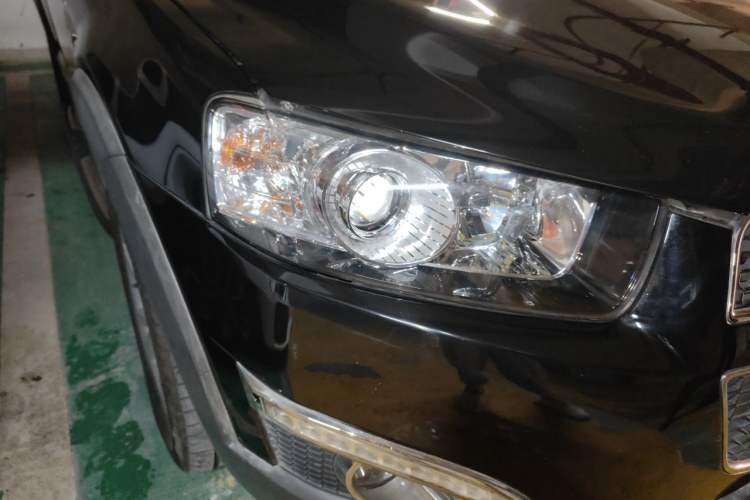 Used Chevrolet Captiva 2014 2.4L 4x4 Flagship Edition 7 Seats Right Front Headlight