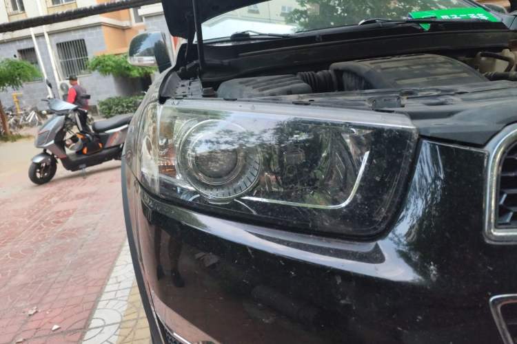 Used Chevrolet Captiva 2014 2.4L Two-Wheel Drive Urban Version 7 Seats Right Front Headlight