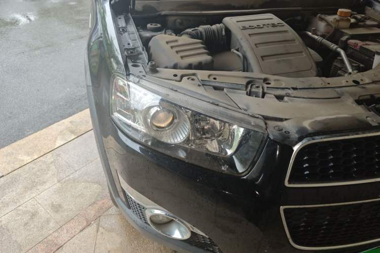 Used Chevrolet Captiva 2014 2.4L 4x4 Flagship Edition 7 Seats Right Front Headlight