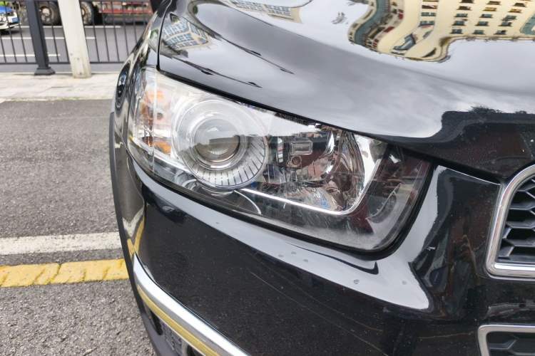 Used Chevrolet Captiva 2014 2.4L 4x4 Flagship Edition 7 Seats Right Front Headlight