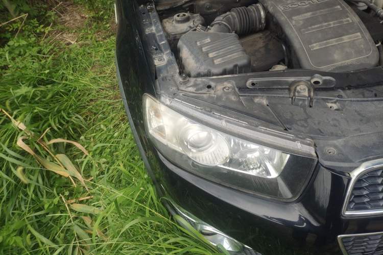 Used Chevrolet Captiva 2014 2.4L 4x4 Luxury Edition 5 Seats Right Front Headlight