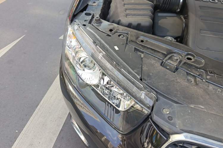 Used Chevrolet Captiva 2014 2.4L Two-Wheel Drive Urban Version 7 Seats Right Front Headlight