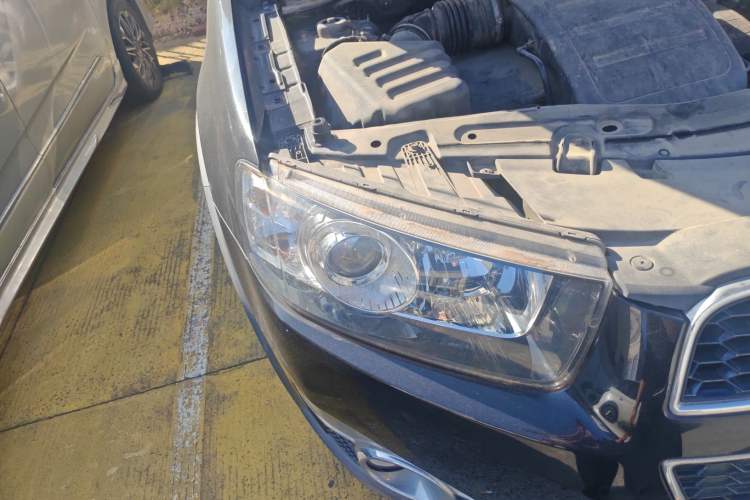 Used Chevrolet Captiva 2014 2.4L Two-Wheel Drive City Edition 5 Seats Right Front Headlight