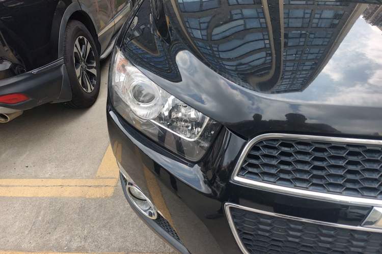 Used Chevrolet Captiva 2014 2.4L 4x4 Flagship Edition 7 Seats Right Front Headlight