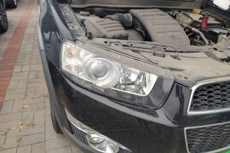 Used Chevrolet Captiva 2014 2.4L 4x4 Luxury Edition 5 Seats Right Front Headlight