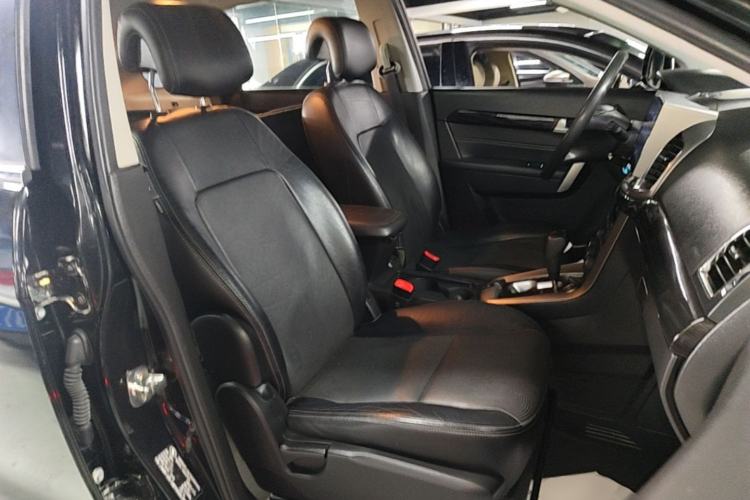 Used Chevrolet Captiva 2014 2.4L Two-Wheel Drive Urban Version 7 Seats Right Front Seat