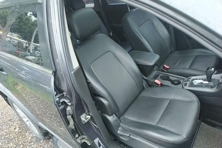 Used Chevrolet Captiva 2014 2.4L 4x4 Flagship Edition 7 Seats Right Front Seat