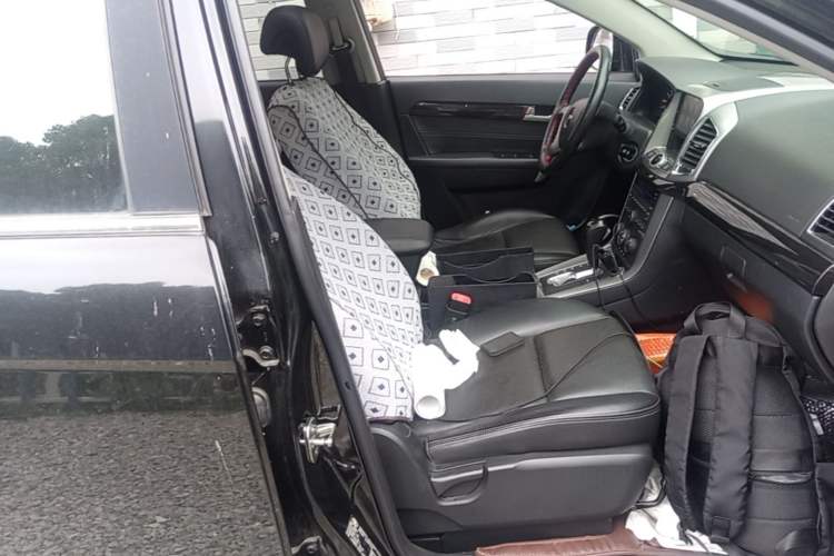 Used Chevrolet Captiva 2014 2.4L Two-Wheel Drive Urban Version 7 Seats Right Front Seat