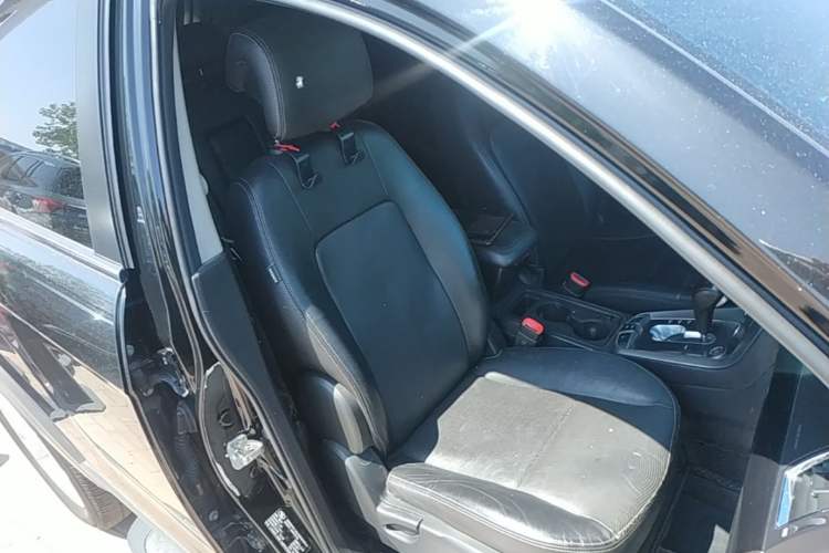 Used Chevrolet Captiva 2014 2.4L 4x4 Flagship Edition 7 Seats Right Front Seat
