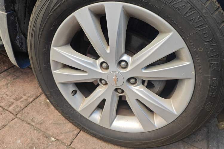 Used Chevrolet Captiva 2014 2.4L 4x4 Flagship Edition 7 Seats Right Front Wheel Hub