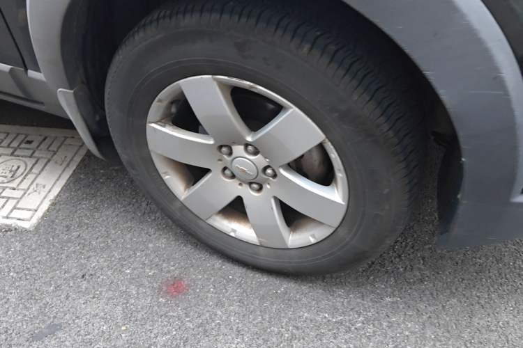 Used Chevrolet Captiva 2014 2.4L 4x4 Luxury Edition 5 Seats Right Front Wheel Hub