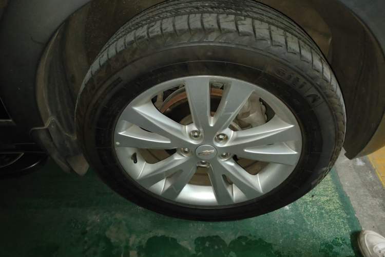 Used Chevrolet Captiva 2014 2.4L 4x4 Flagship Edition 7 Seats Right Front Wheel Hub