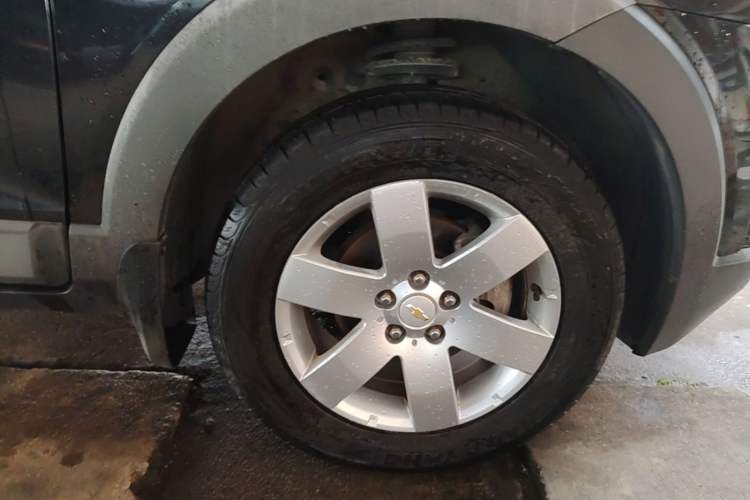 Used Chevrolet Captiva 2014 2.4L Two-Wheel Drive Urban Version 7 Seats Right Front Wheel Hub