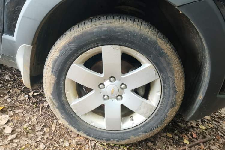 Used Chevrolet Captiva 2014 2.4L Two-Wheel Drive Urban Version 7 Seats Right Front Wheel Hub