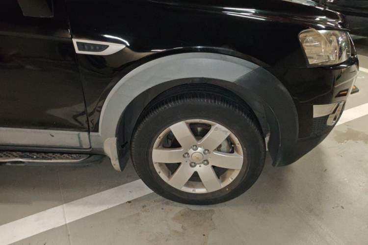 Used Chevrolet Captiva 2014 2.4L Two-Wheel Drive Urban Version 7 Seats Right Front Wheel Hub