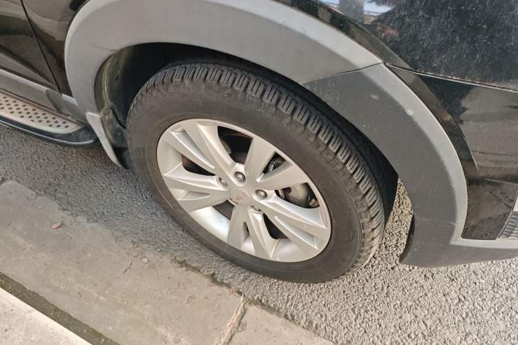 Used Chevrolet Captiva 2014 2.4L 4x4 Flagship Edition 7 Seats Right Front Wheel Hub