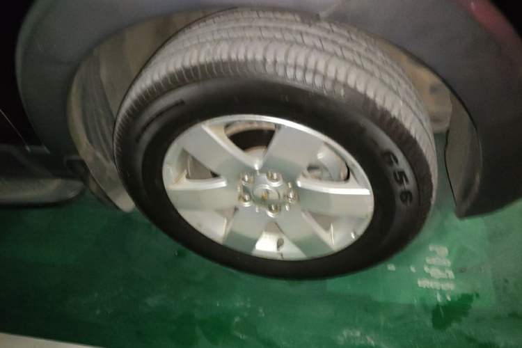 Used Chevrolet Captiva 2014 2.4L 4x4 Luxury Edition 5 Seats Right Front Wheel Hub