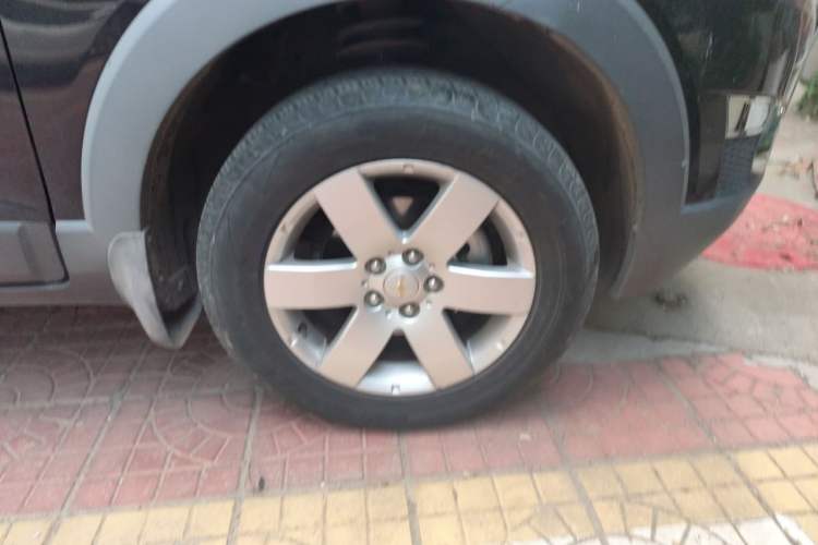 Used Chevrolet Captiva 2014 2.4L Two-Wheel Drive Urban Version 7 Seats Right Front Wheel Hub
