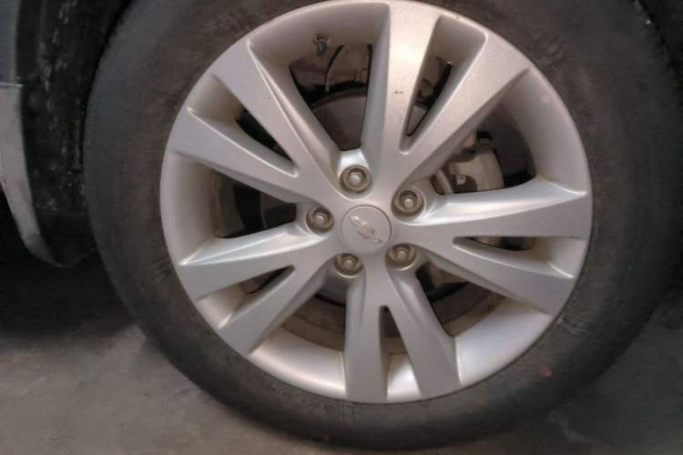 Used Chevrolet Captiva 2014 2.4L 4x4 Flagship Edition 7 Seats Right Front Wheel Hub