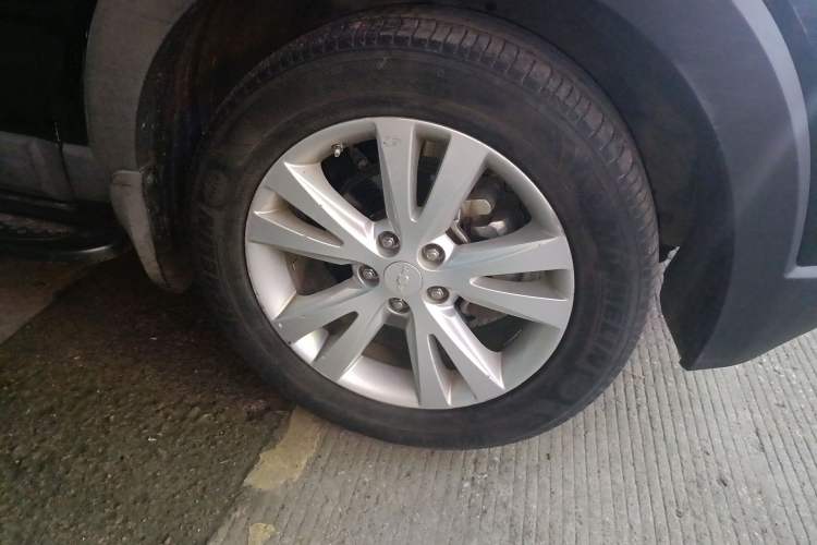 Used Chevrolet Captiva 2014 2.4L 4x4 Flagship Edition 7 Seats Right Front Wheel Hub