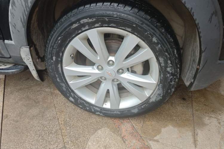 Used Chevrolet Captiva 2014 2.4L 4x4 Flagship Edition 7 Seats Right Front Wheel Hub
