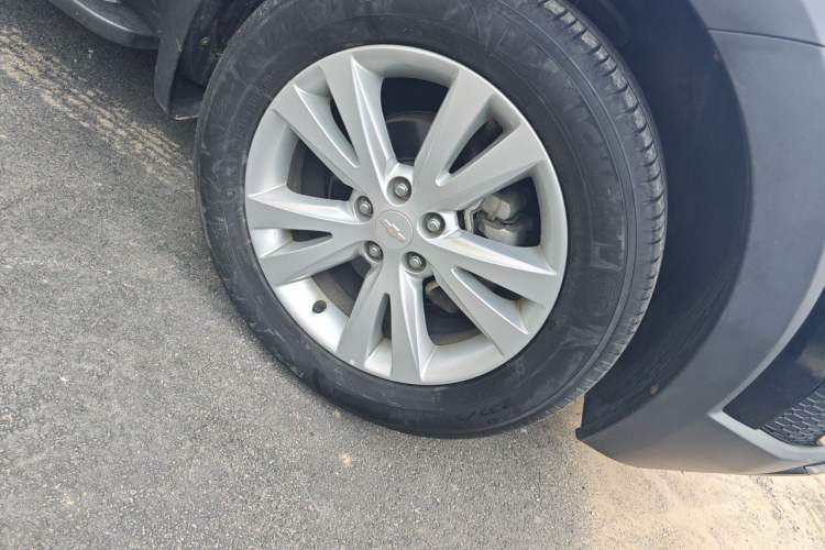 Used Chevrolet Captiva 2014 2.4L 4x4 Flagship Edition 7 Seats Right Front Wheel Hub