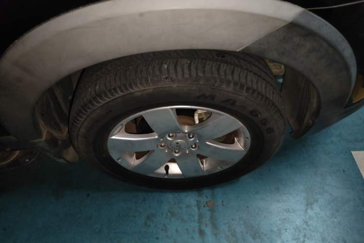 Used Chevrolet Captiva 2014 2.4L Two-Wheel Drive Urban Version 7 Seats Right Front Wheel Hub