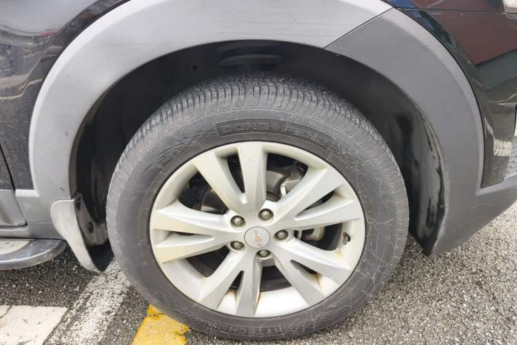 Used Chevrolet Captiva 2014 2.4L 4x4 Flagship Edition 7 Seats Right Front Wheel Hub