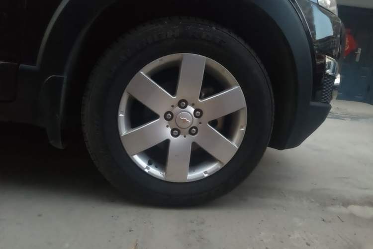 Used Chevrolet Captiva 2014 2.4L 4x4 Luxury Edition 5 Seats Right Front Wheel Hub