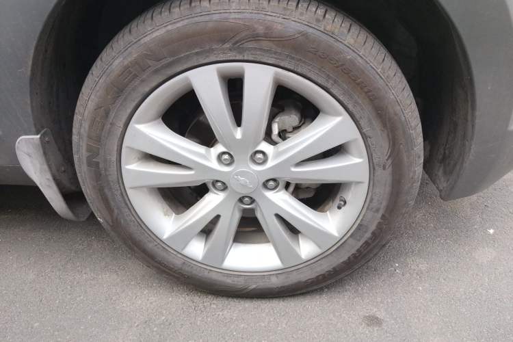 Used Chevrolet Captiva 2014 2.4L 4x4 Flagship Edition 7 Seats Right Front Wheel Hub