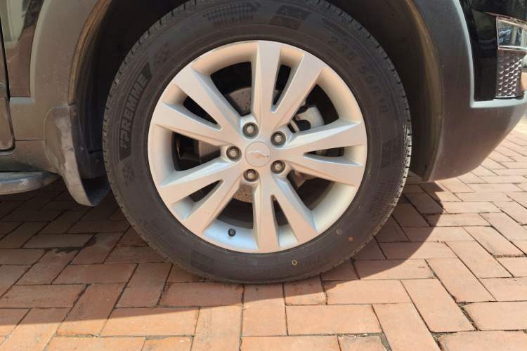 Used Chevrolet Captiva 2014 2.4L 4x4 Flagship Edition 7 Seats Right Front Wheel Hub