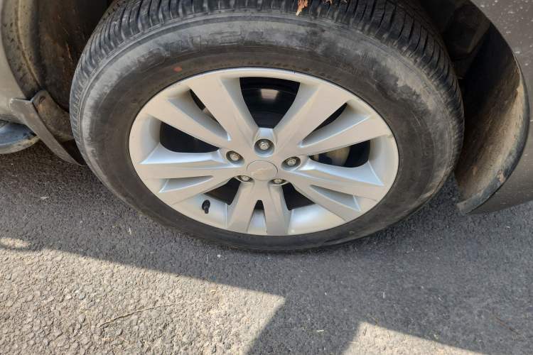 Used Chevrolet Captiva 2014 2.4L 4x4 Flagship Edition 7 Seats Right Front Wheel Hub