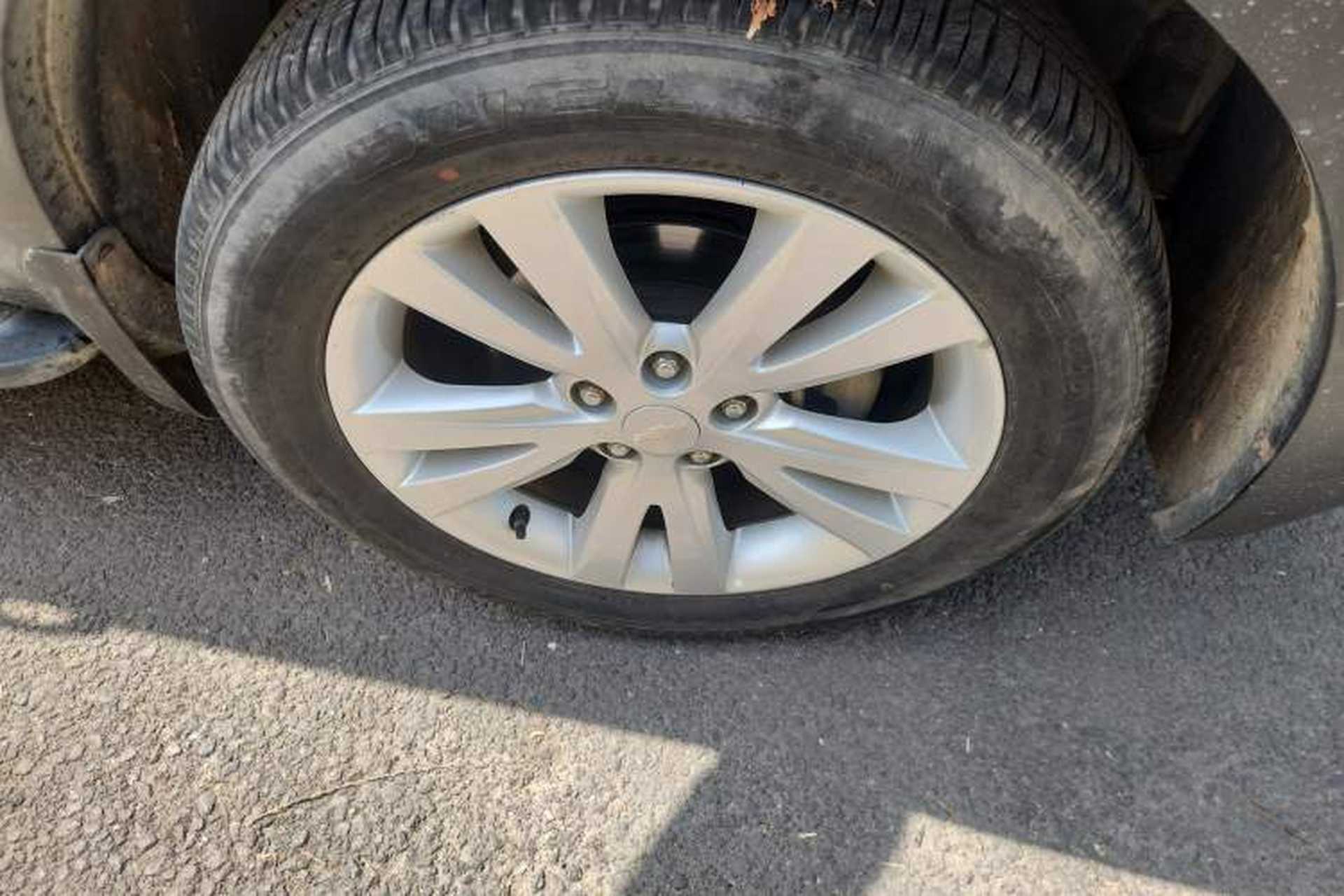 Used Chevrolet Captiva 2014 2.4L 4x4 Flagship Edition 7 Seats Right Front Wheel Hub